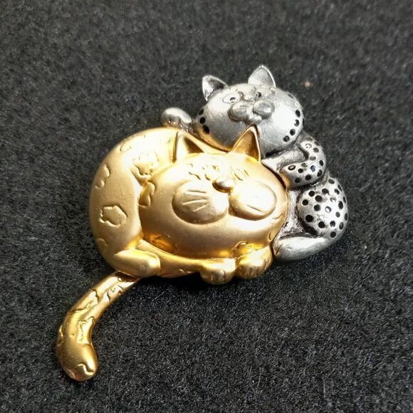 Vintage Danecraft Cats with One Moving Tail Brooch - Picture 1 of 7